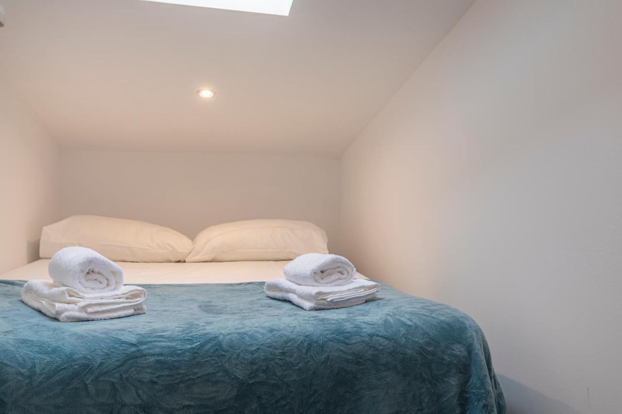 Condessa 2Bdr Duplex By Lovelystay Lisboa Extérieur photo